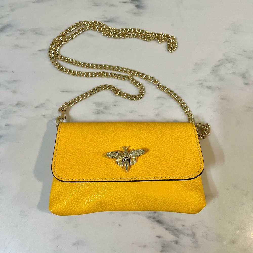 Genuine leather small bag on a chain. Made in Italy.